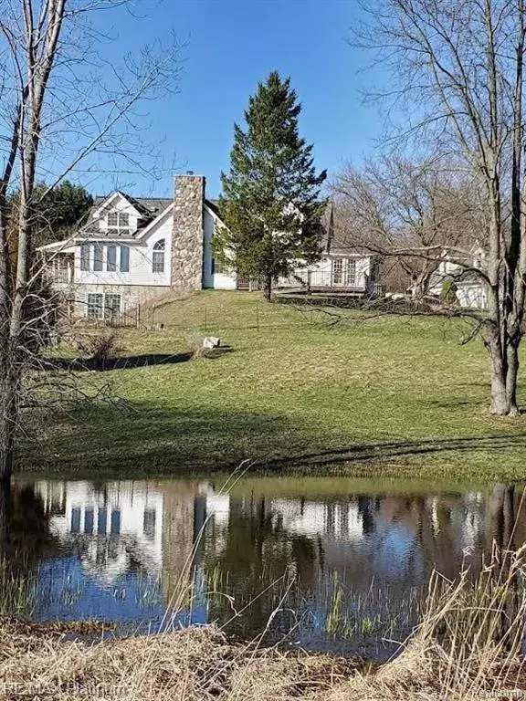 3566 Curdy Road, Howell, MI 48855