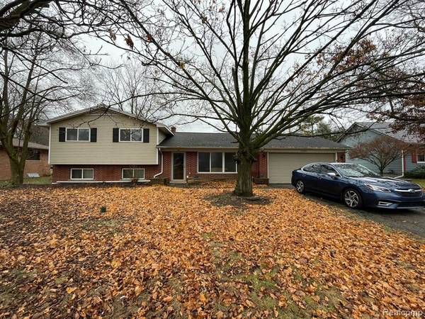 13245 EDGEDALE Street, Belleville, MI 48111