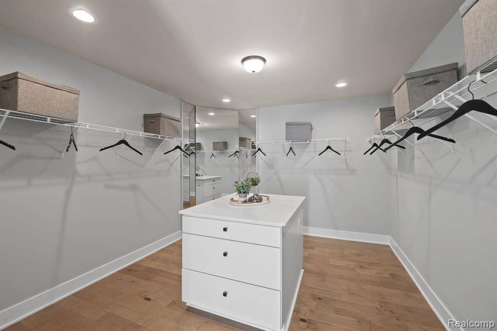 New Hudson, MI 48165,56207 HICKORY CREEK Lane