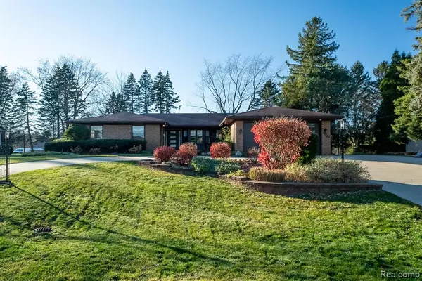 Troy, MI 48098,6865 FREDMOOR Drive