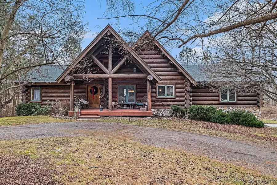 121 DAVIS LAKE Road, Lapeer, MI 48446