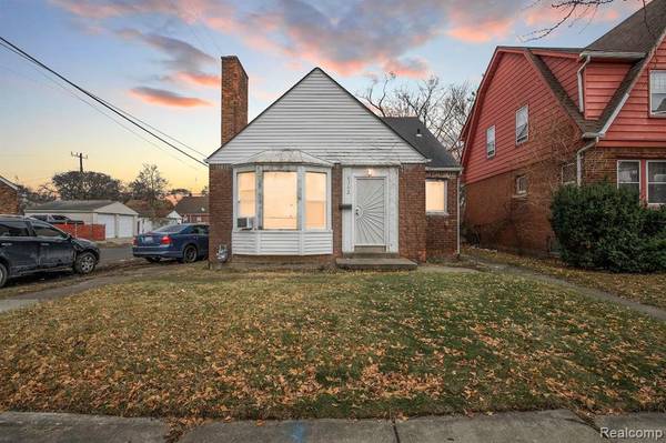 8362 CLOVERLAWN Street, Detroit, MI 48204