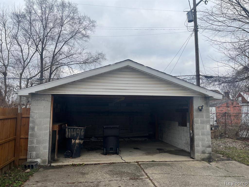 Detroit, MI 48205,11085 KENMOOR Street
