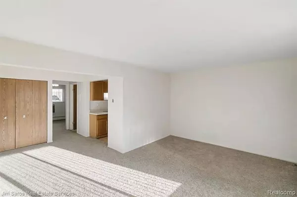 Roseville, MI 48066,16425 E 12 MILE - 1 Bed Units Road