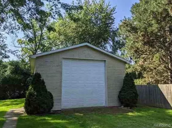 Troy, MI 48085,356 E HURST Drive