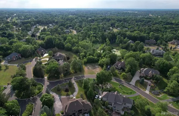 Grand Blanc, MI 48439,8284 PINE HOLLOW Trail