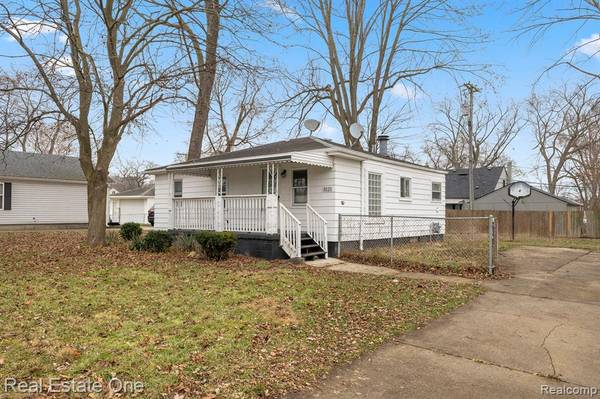 5121 CROISSANT Street, Dearborn Heights, MI 48125