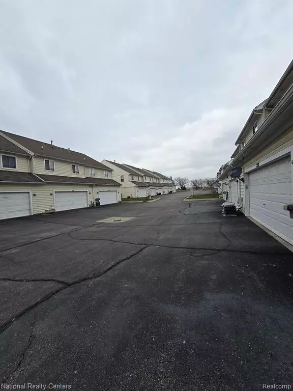 Pontiac, MI 48341,255 STONEGATE W