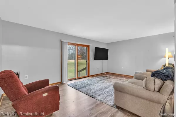 New Boston, MI 48164,21982 BELL Road