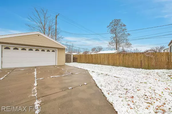 Hazel Park, MI 48030,23728 BATTELLE Avenue