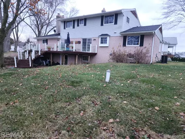 Commerce Twp, MI 48382,3747 SANDBAR Drive