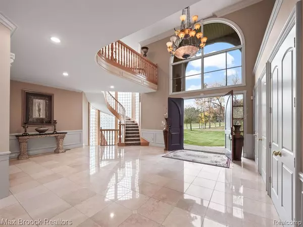 Franklin, MI 48025,30480 OAKLEAF Lane
