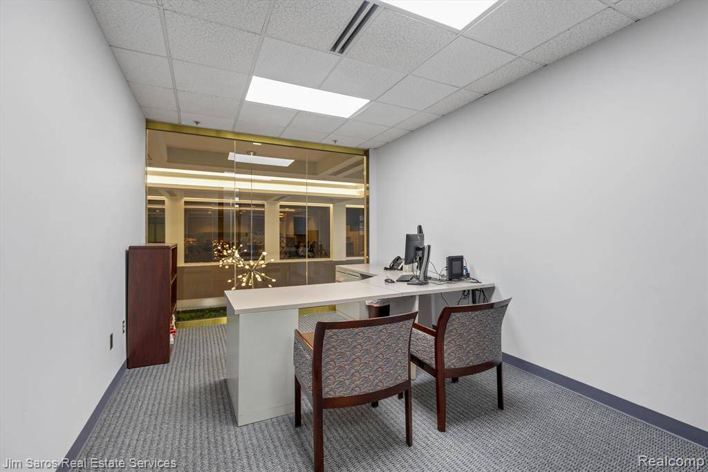 Troy, MI 48098,1450 W LONG LAKE Road