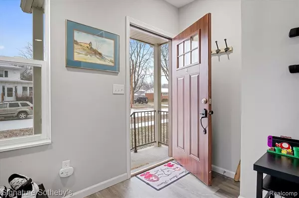 Mount Clemens, MI 48043,47 INCHES Street