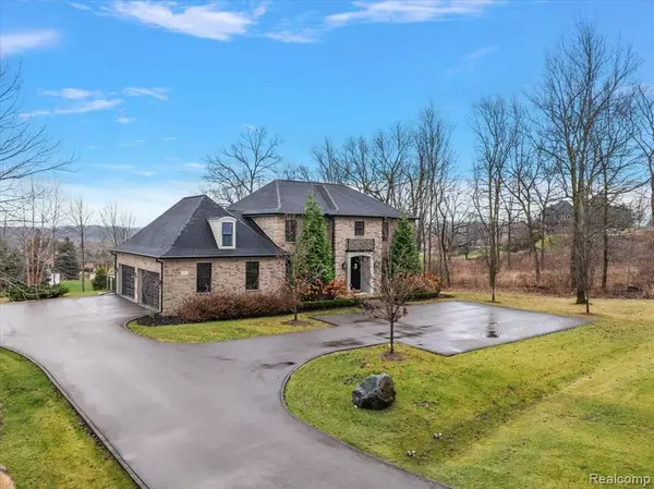 Oxford, MI 48371,5903 SARATOGA Drive