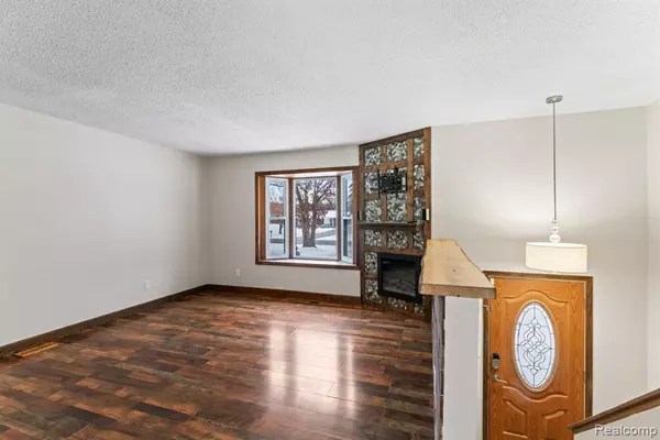 Lapeer, MI 48446,165 E SAWDUST CORNERS Road