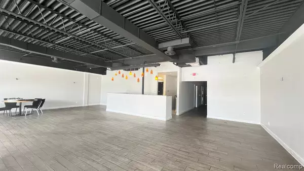 Farmington Hills, MI 48334,29402 ORCHARD LAKE Road