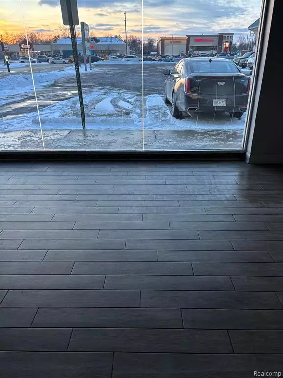 Farmington Hills, MI 48334,29402 ORCHARD LAKE Road