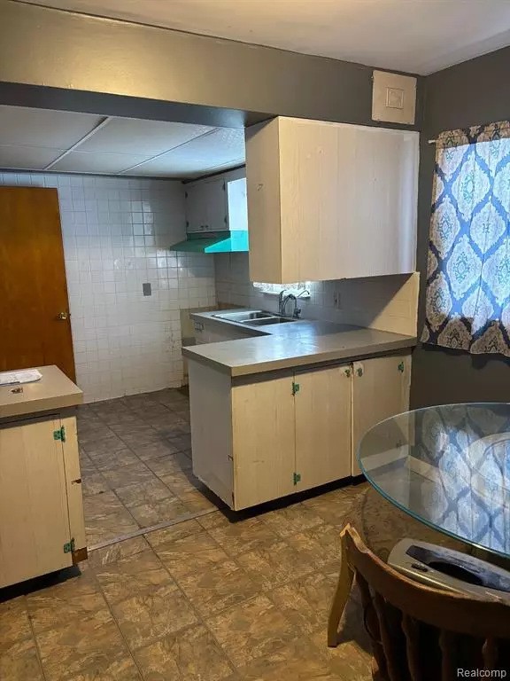 Flint, MI 48507,3401 HULL Street