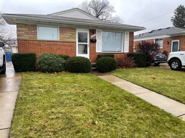 6585 FENTON Street, Dearborn Heights, MI 48127