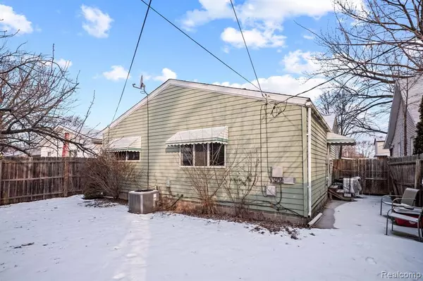 Hazel Park, MI 48030,1754 E PEARL Avenue