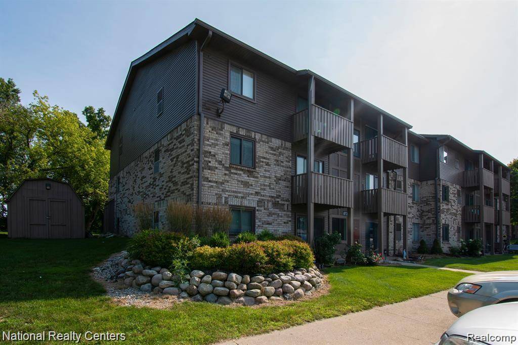 8723 MEADOWBROOK Drive, Brighton, MI 48116