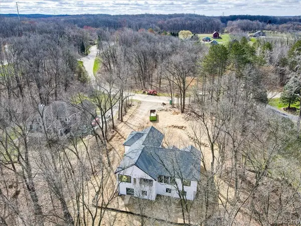 Holly, MI 48462,15620 Pine Ridge