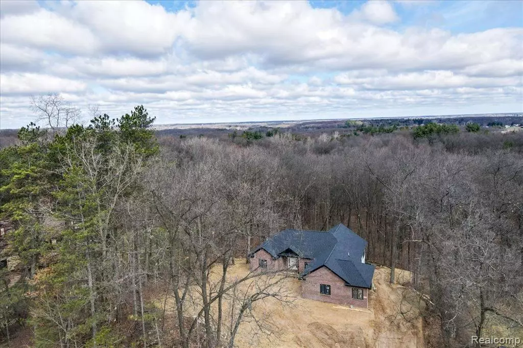 Holly, MI 48462,15620 Pine Ridge