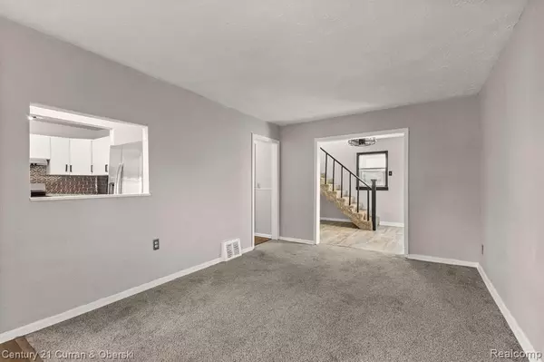 Harper Woods, MI 48225,19468 WOODSIDE Street