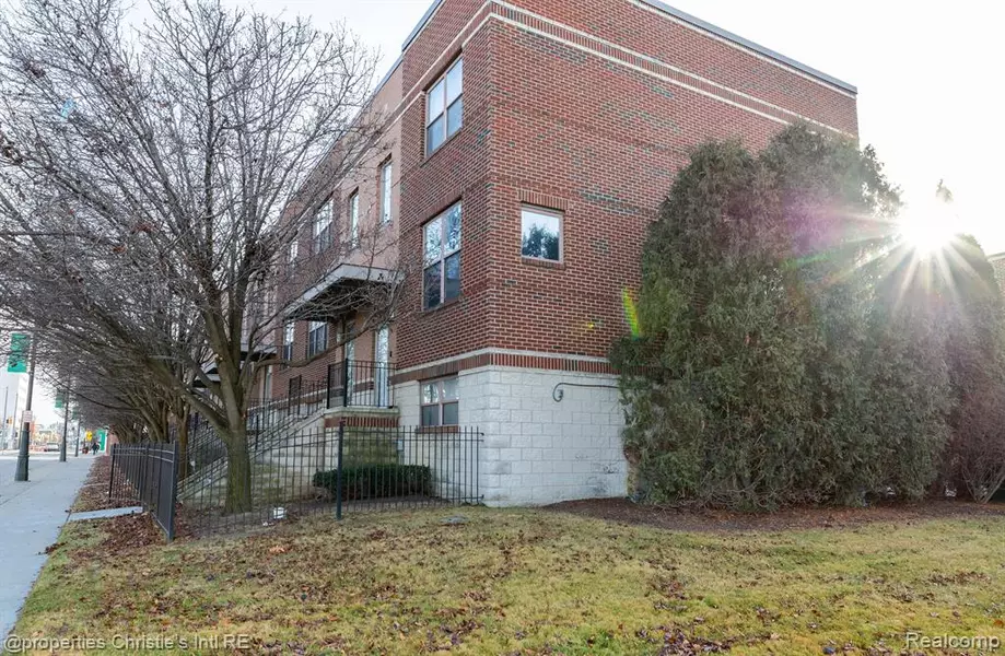 7645 WOODWARD Avenue, Detroit, MI 48202