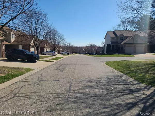 Waterford, MI 48327,7240 LAVENDER Lane