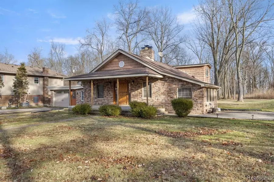 21059 PARKE Lane, Grosse Ile, MI 48138