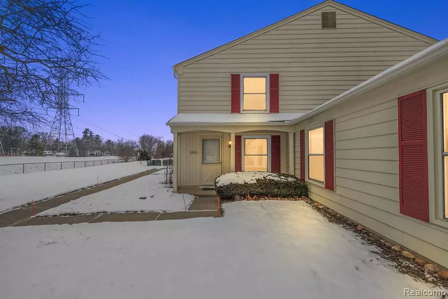 2925 ROCKFORD, Lake Orion, MI