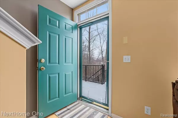 Milford, MI 48381,609 VILLAGE Lane