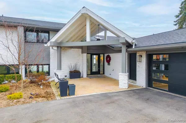 Grosse Ile, MI 48138,26247 East River Road