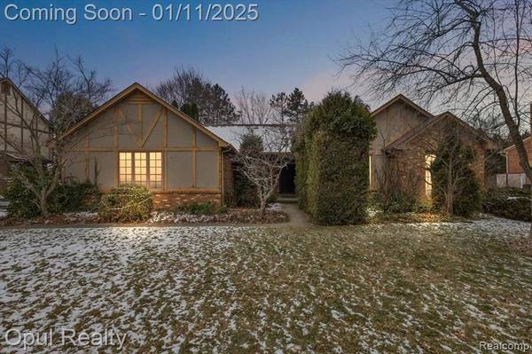 39094 PLUMBROOK Drive, Farmington Hills, MI 48331