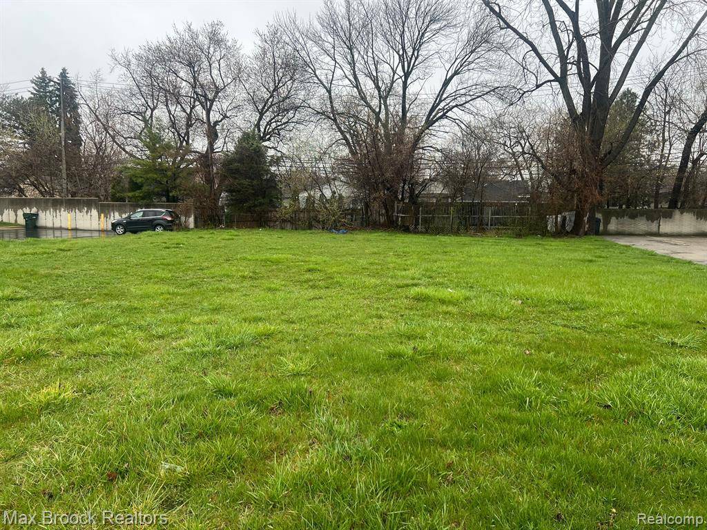Troy, MI 48083,000 Maple