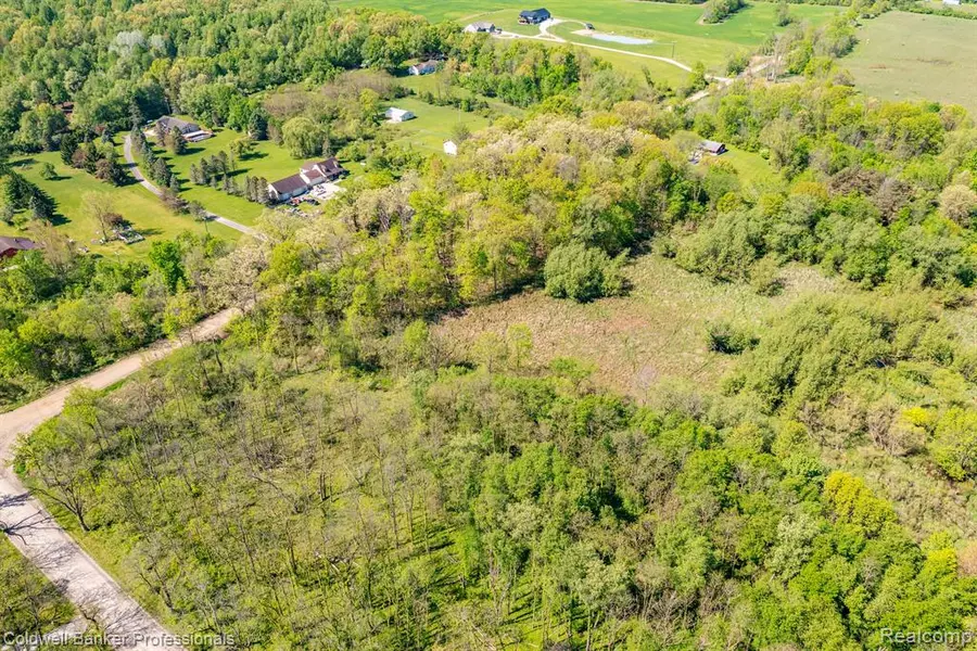8899 DWYER Road, Howell, MI 48855