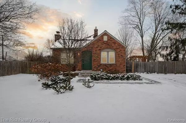 22496 SPRINGBROOK Avenue, Farmington Hills, MI 48336