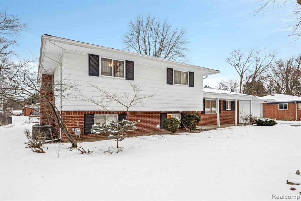 Farmington Hills, MI 48334,32540 W Wayburn Street