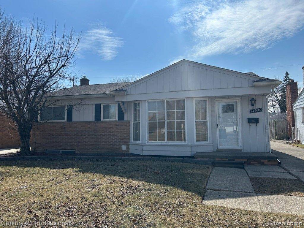 21530 Tanglewood Street, Saint Clair Shores, MI 48082