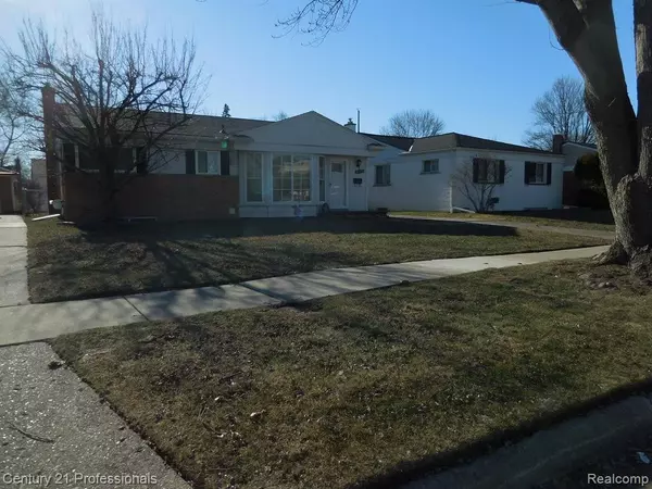 21530 Tanglewood Street, Saint Clair Shores, MI 48082