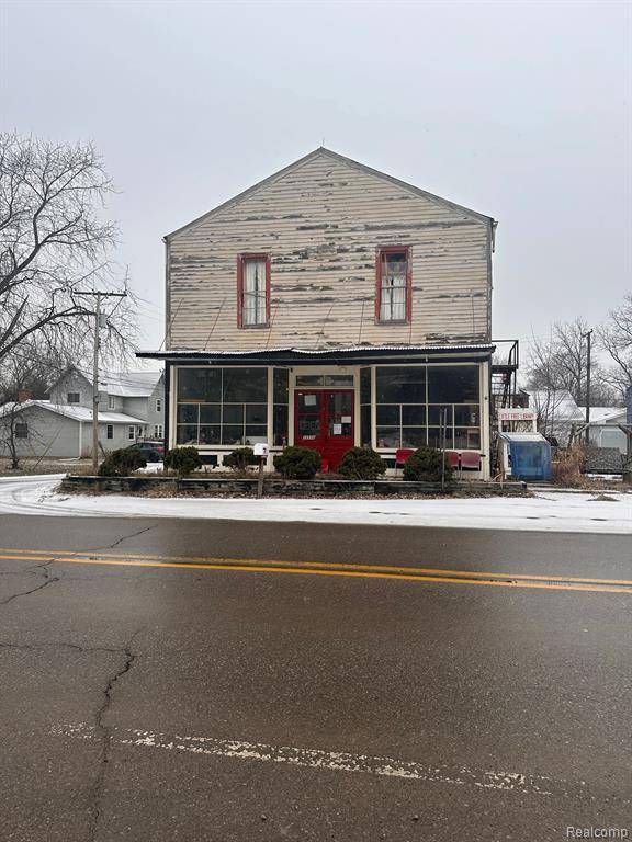 10596 HAMBURG Road, Whitmore Lake, MI 48189