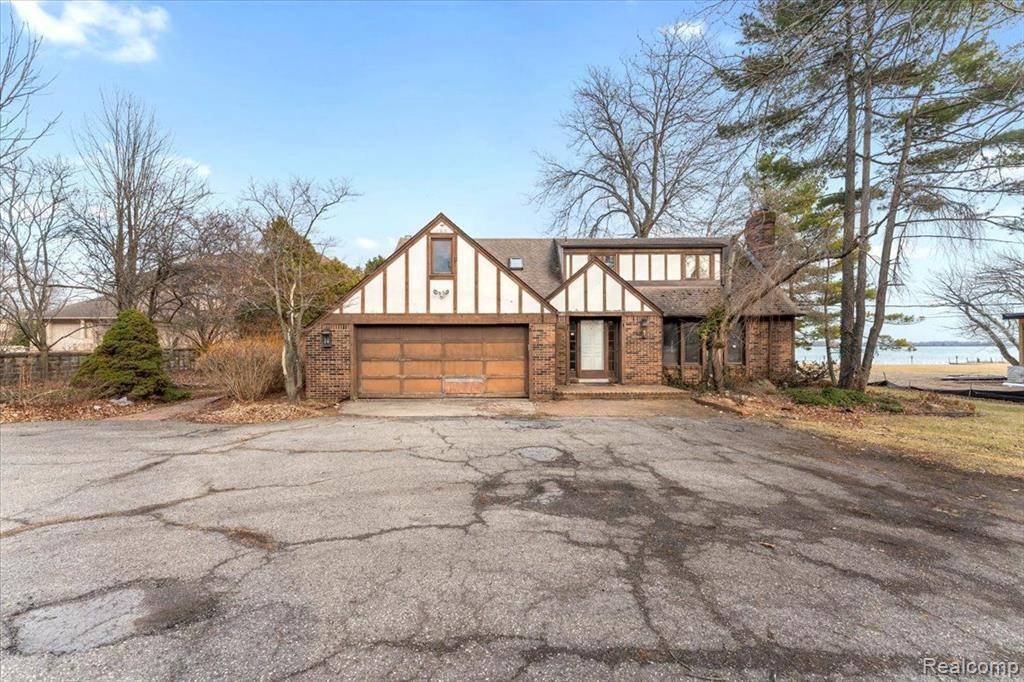 Grosse Ile, MI 48138,26705 East River Road