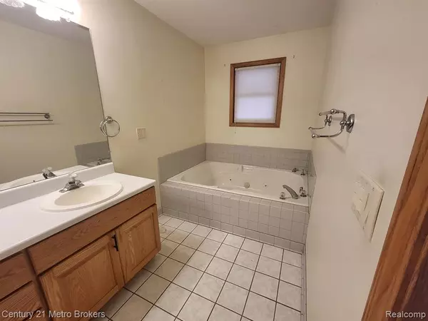 Columbiaville, MI 48421,5180 PIERSONVILLE Road