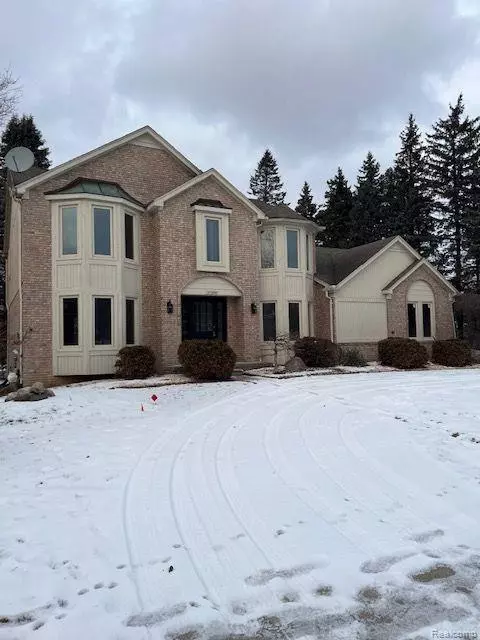 Farmington Hills, MI 48331,37398 EMERALD FOREST Drive