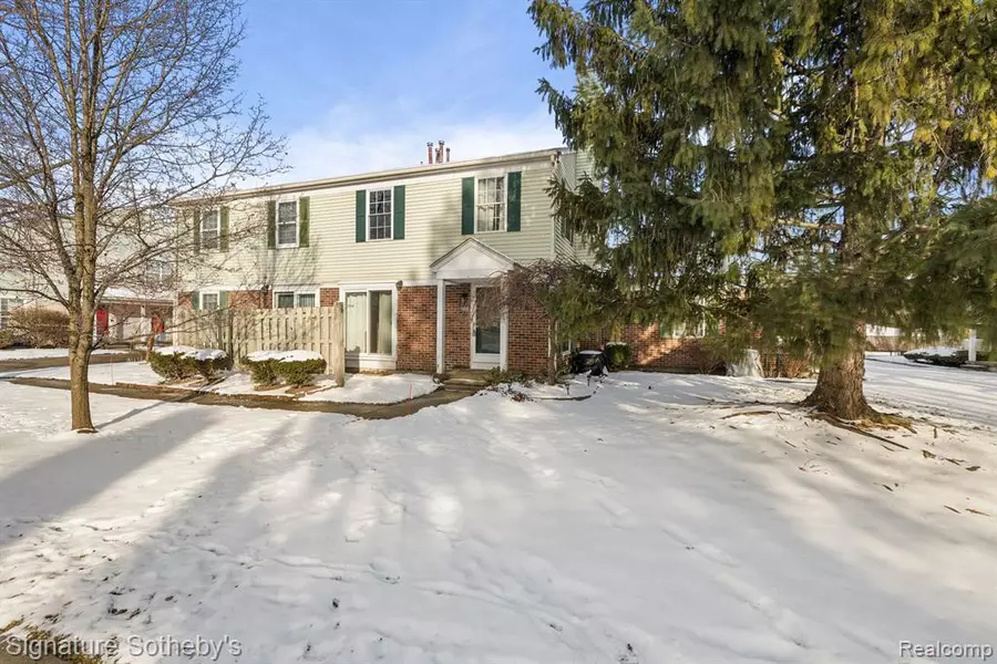 24653 N MEADOW Drive, Harrison Township, MI