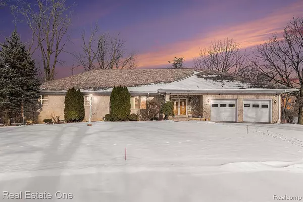 3970 HARRIS Lane, West Bloomfield, MI 48323