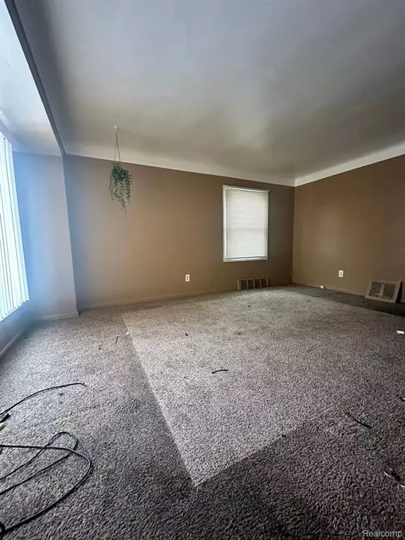 Detroit, MI 48228,9632 WARWICK Street