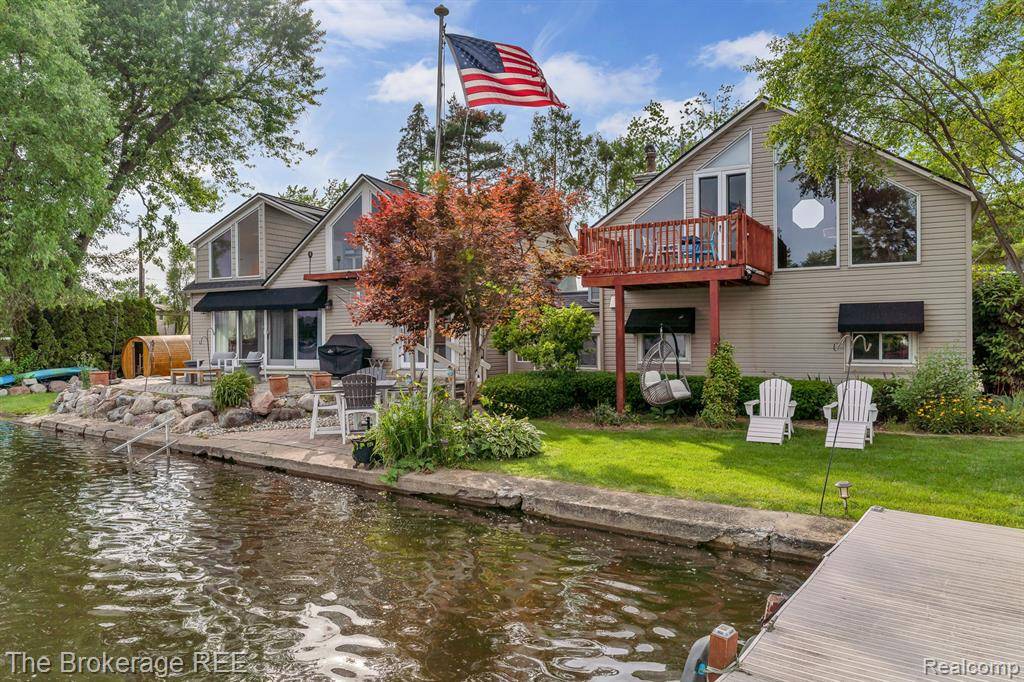 9381 BONNIE BRIAR Street, White Lake, MI